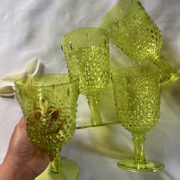 Debutante Glass Goblet, Set of 4, 10 Ounce, lime green - Picture 3 of 10